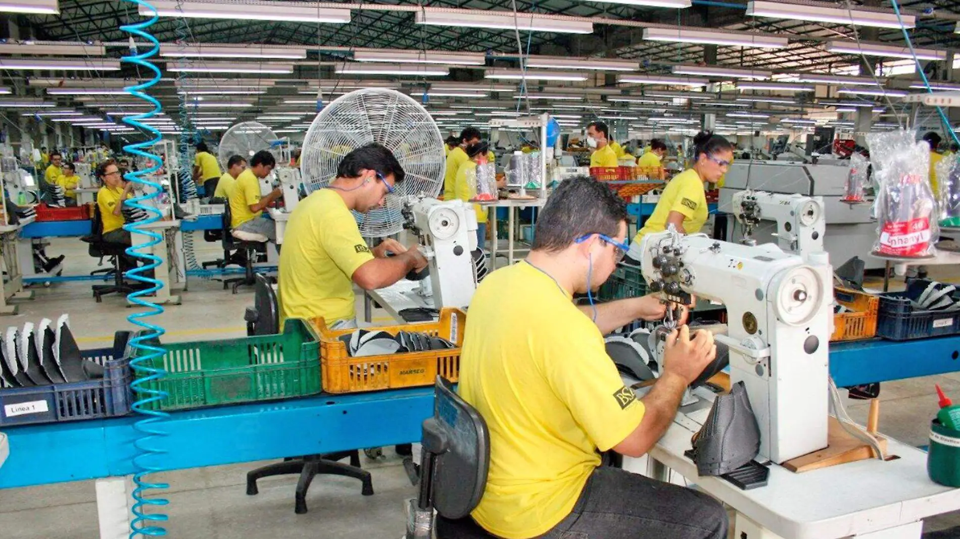 trabajadores industria maquila